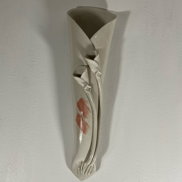 HILBORN Canada Wall Pocket Vase Lily Art Pottery Rose Pink Signed Vintage - Picture 2 of 7